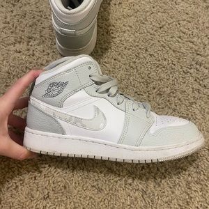 Air Jordan 1 Mid Swoosh Logo- Grey Camo